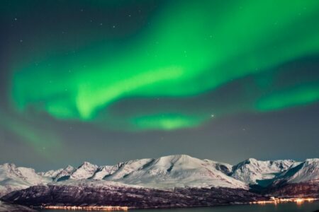Iceland-Aurora-Borealis-Reykjavik-snow-from-boat-1-1000x750_c