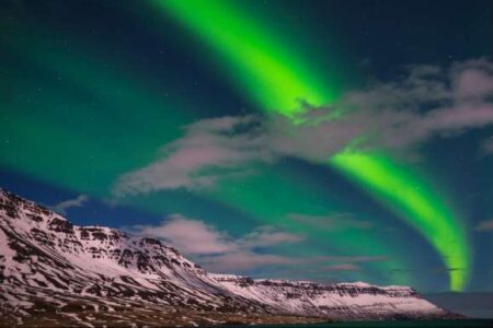 iceland-northern-lights-highlands-cloud-580x386_c